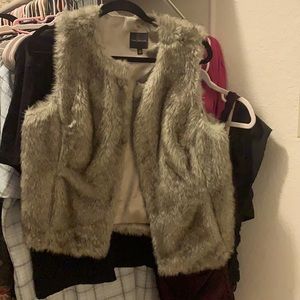 Fuzzy vest M/L